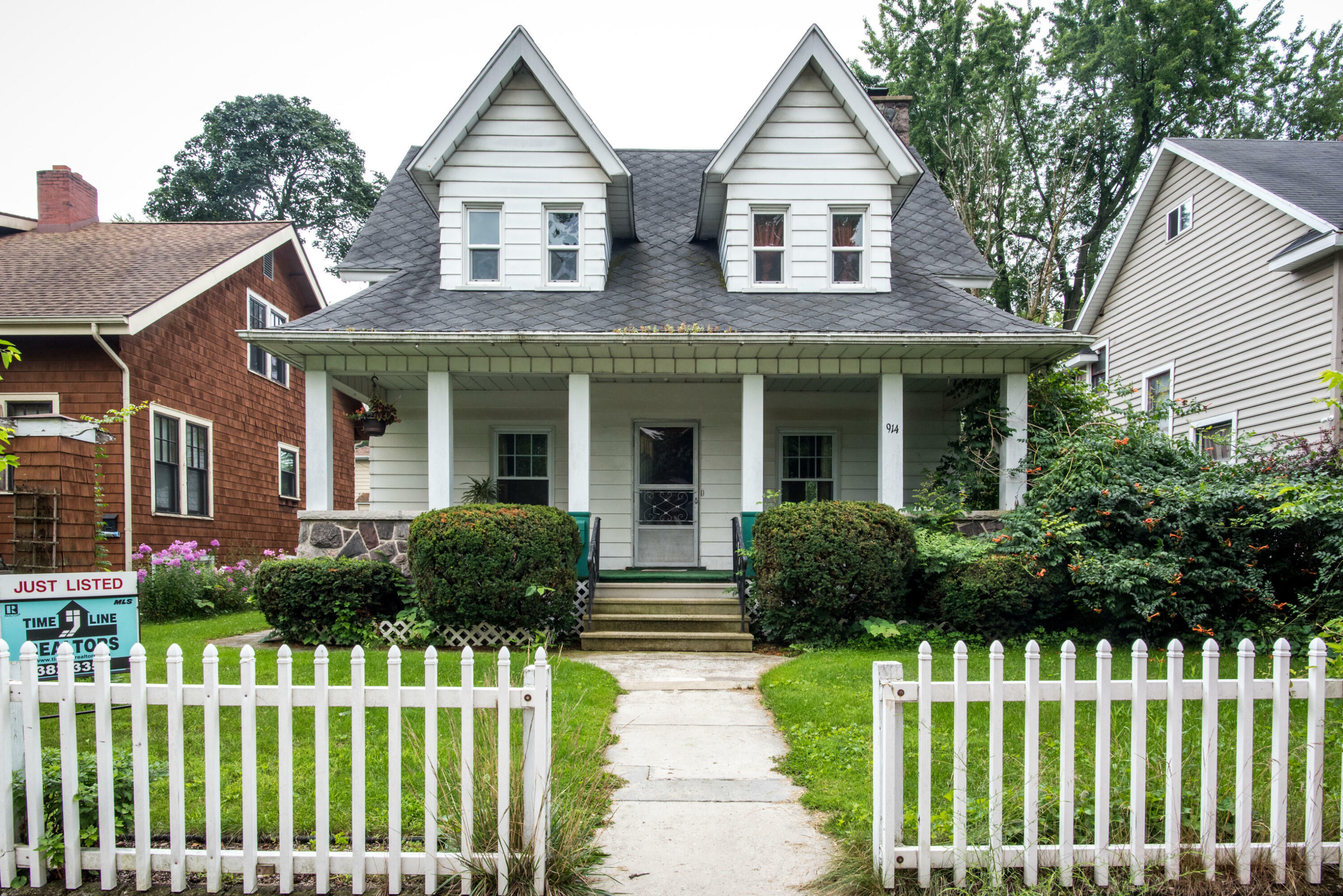 Property Photo:  914 Lane Boulevard  MI 49001 