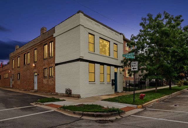 Property Photo: 1758 W Wellington Avenue IL 60657