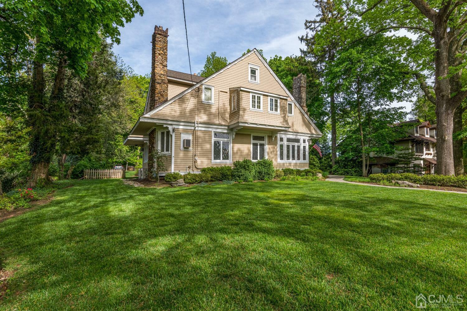 Property Photo:  56 Oak Avenue  NJ 08840 