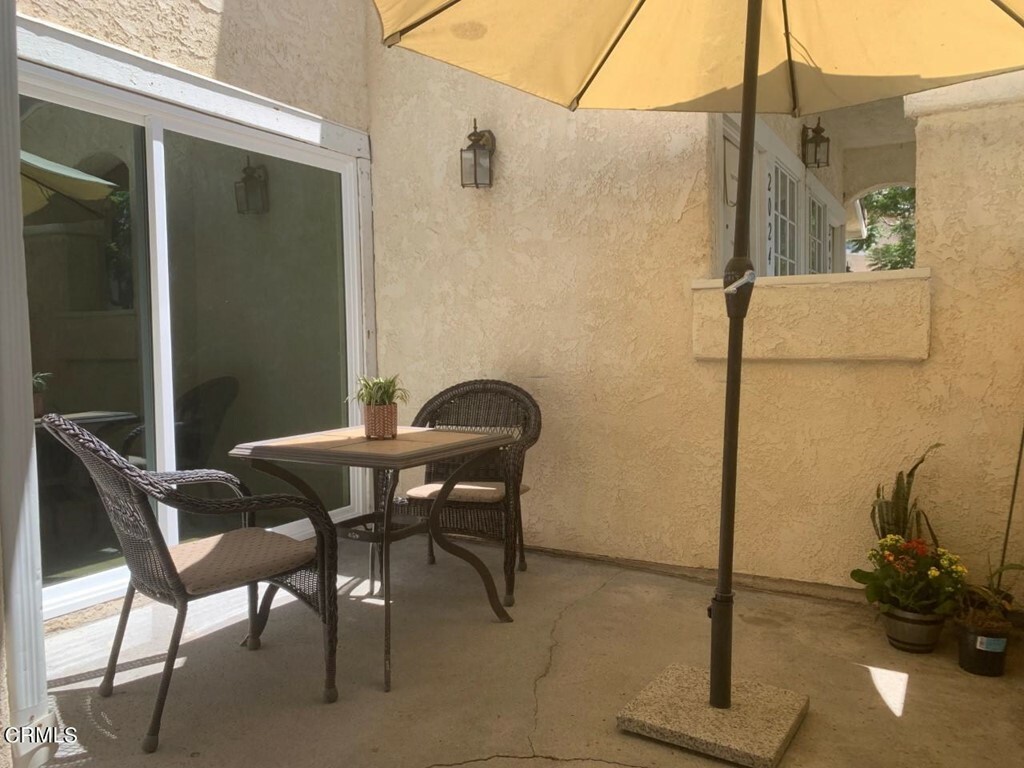 Property Photo:  2026 Blackberry Circle  CA 93036 