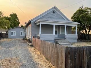 Property Photo: 309/311 W Laurel Street OR 97501