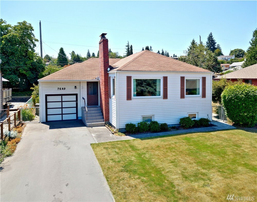 Property Photo:  7649 S Lakeridge Dr  WA 98178 