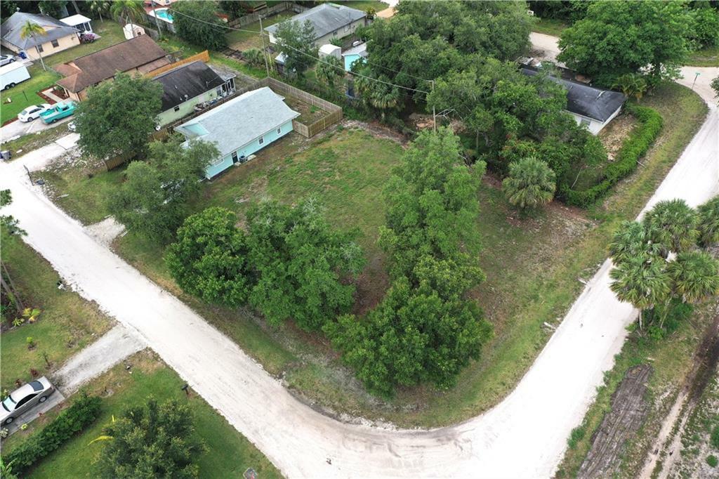 Property Photo: 2565 86th Drive FL 32966
