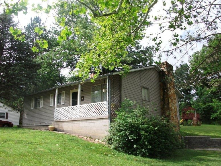 Property Photo:  400 E Chester Drive  IN 47429-1938 