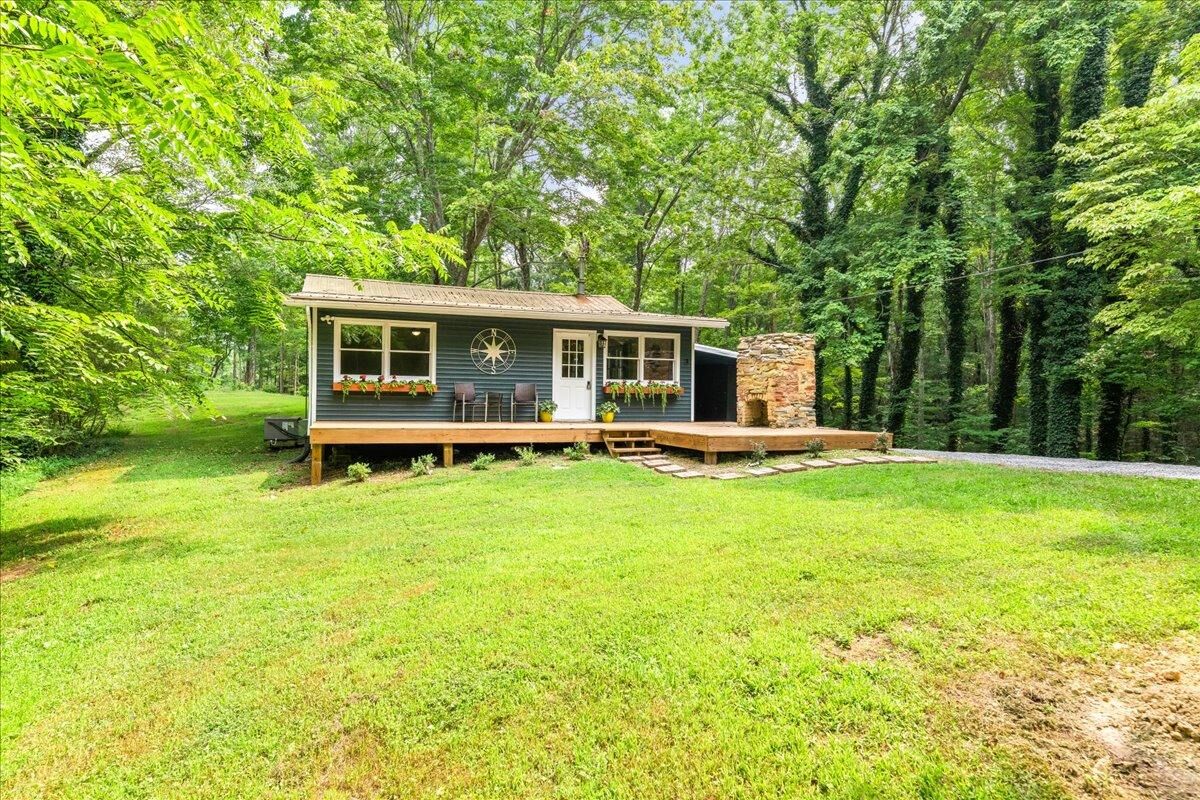 Property Photo: 476 Old Furnace Rd TN 37385