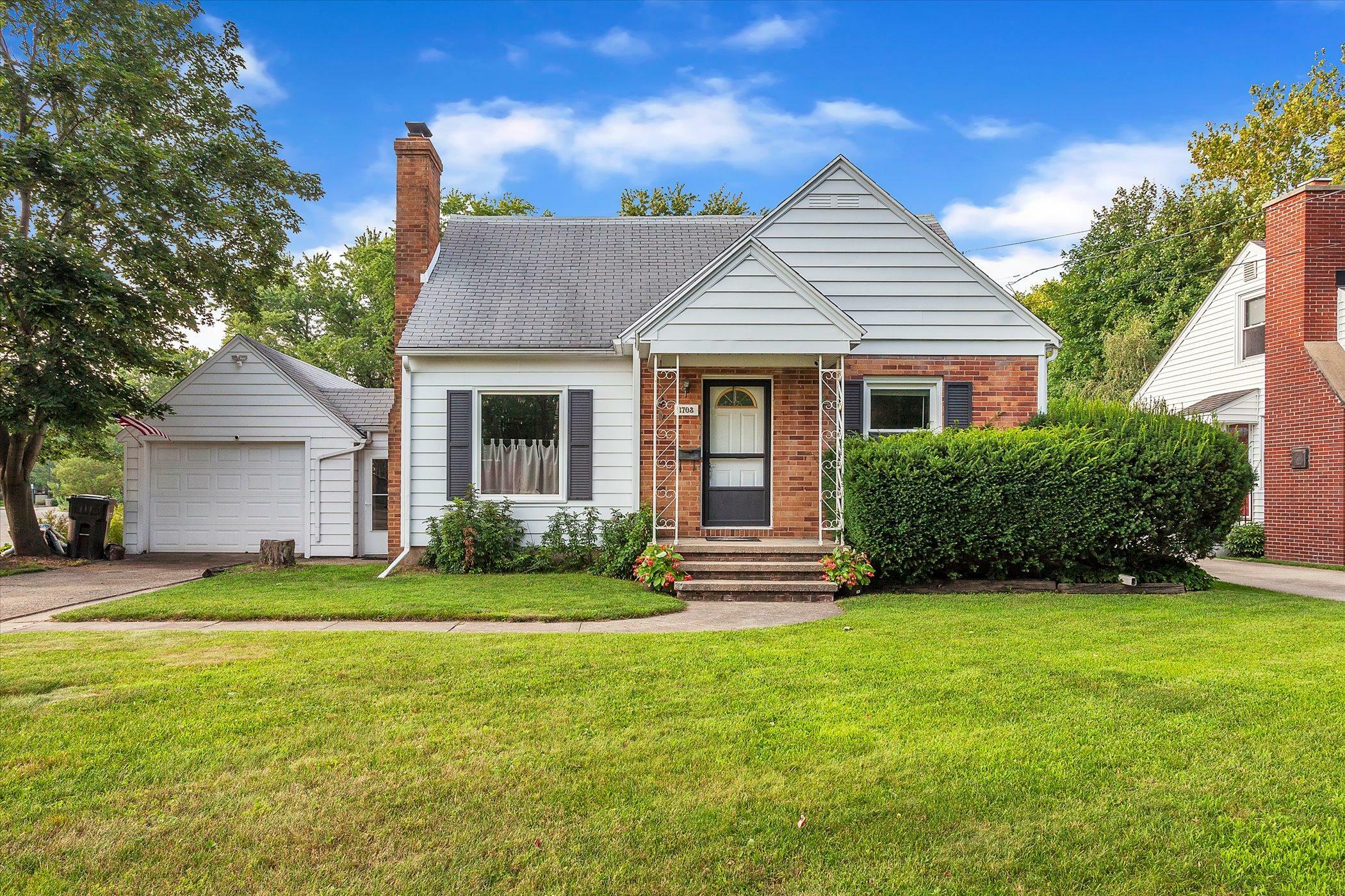 Property Photo:  1703 Paddington Road  MI 49001 