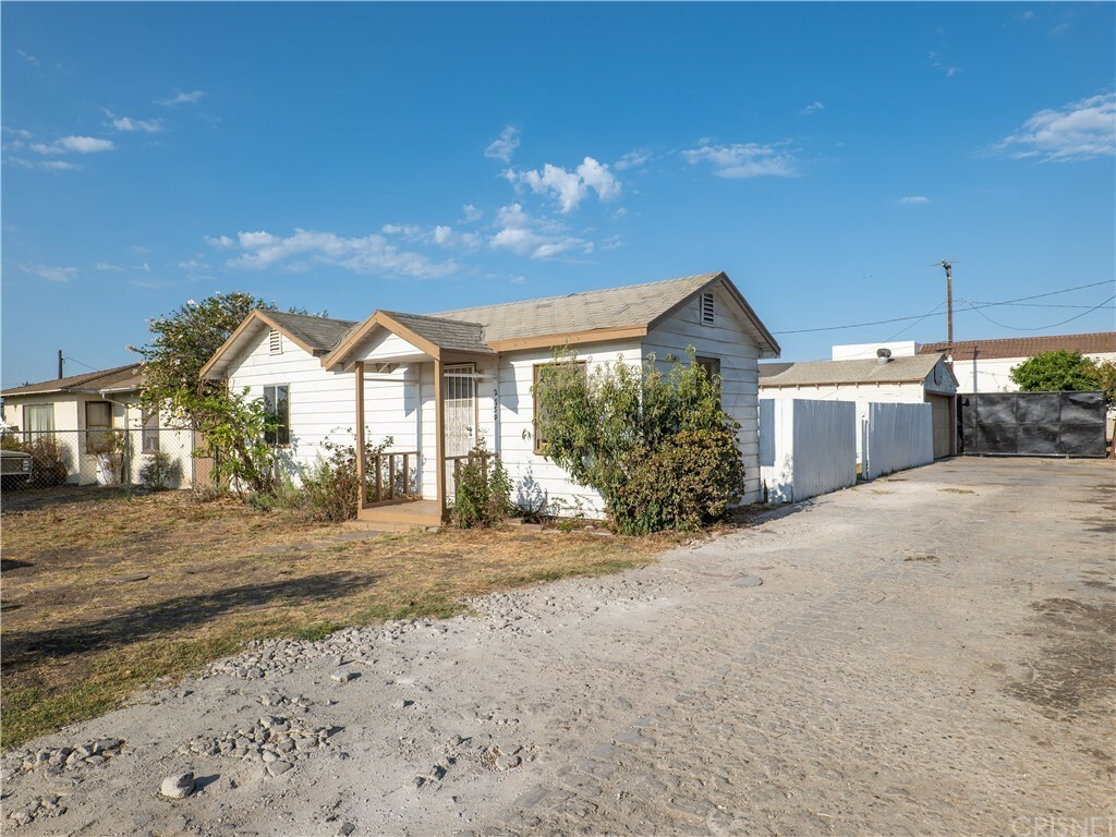 Property Photo:  2759 Beene Road  CA 93003 