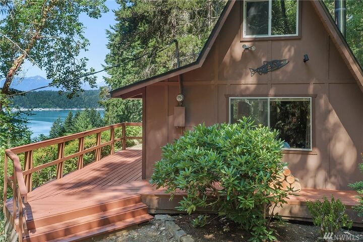 Property Photo:  140 E Woods Place  WA 98528 