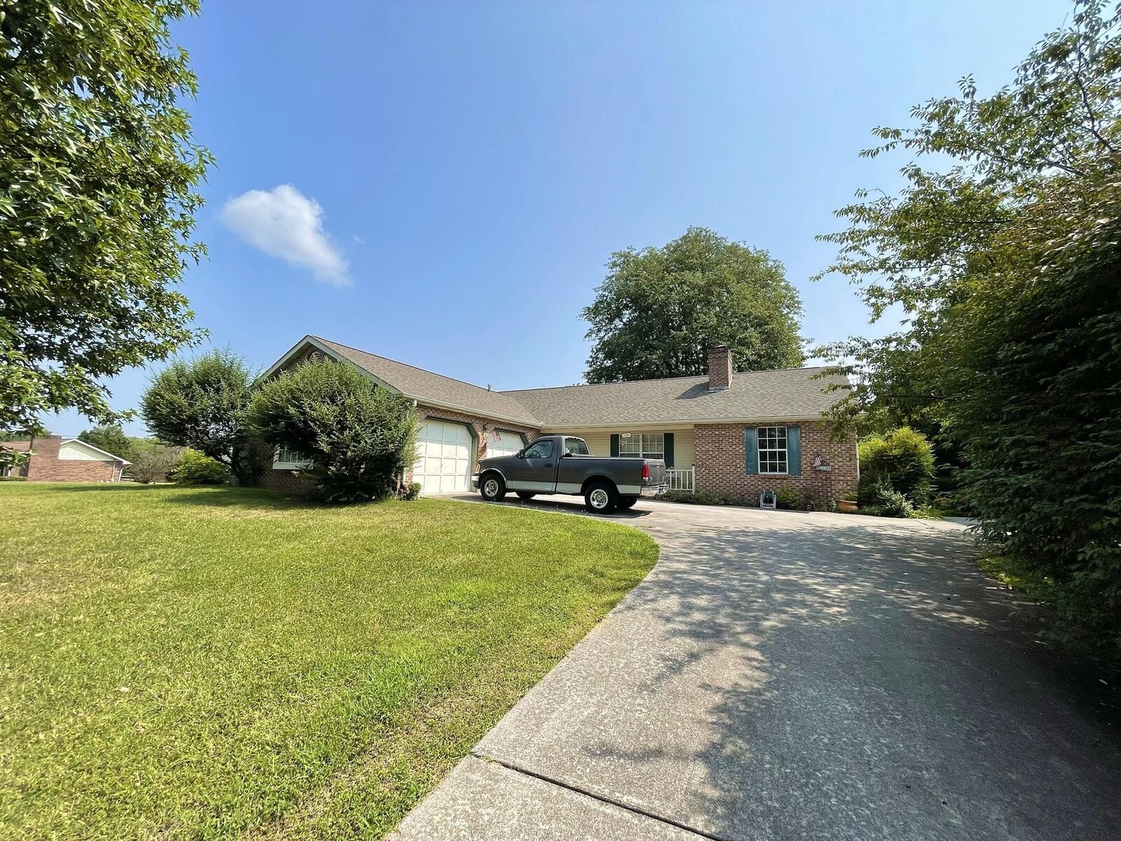 Property Photo:  914 Kensington Blvd  TN 37803
