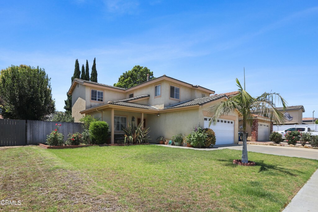 Property Photo:  225 Cinnamon Oak Avenue  CA 93004 