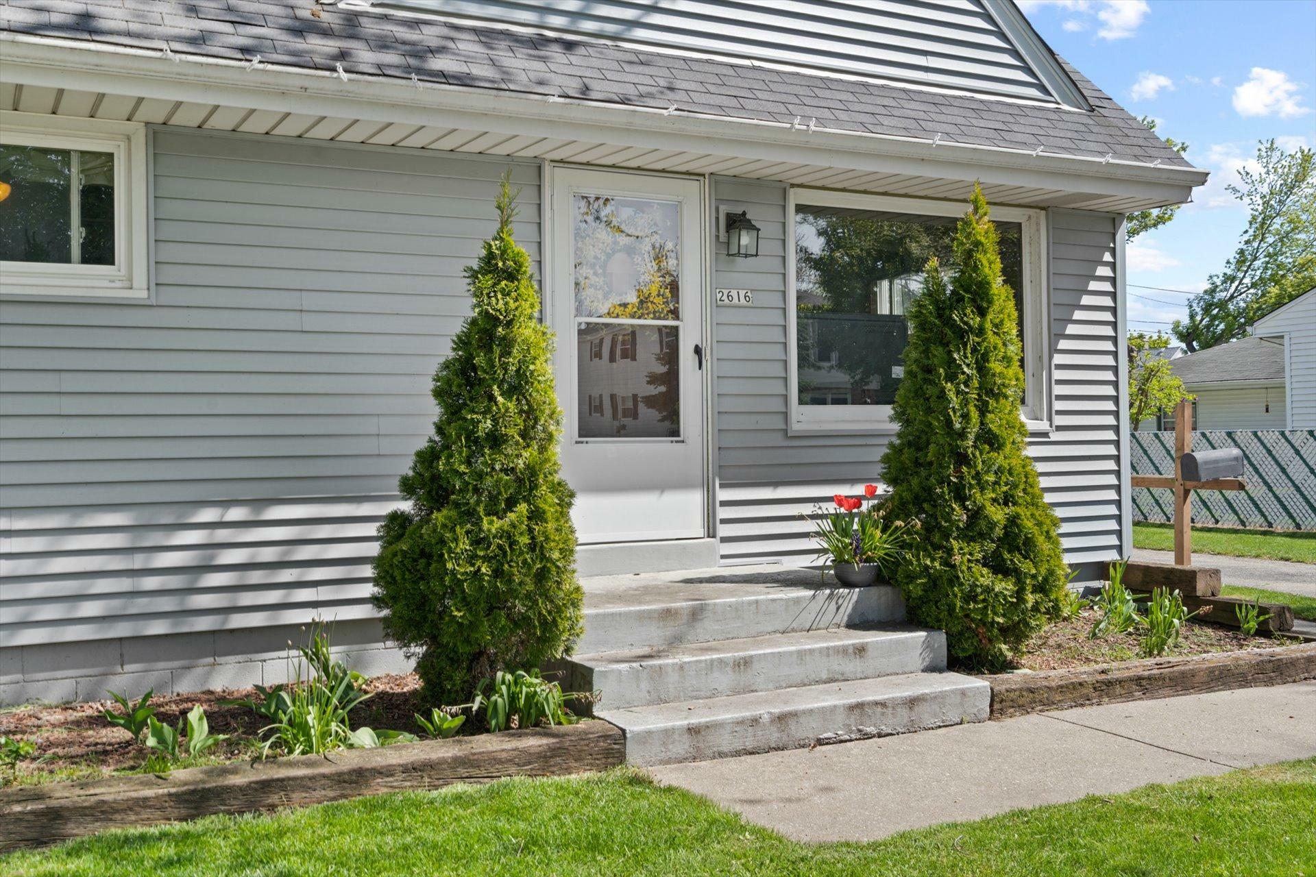 Property Photo:  2616 E Vogel Ave  WI 53110 