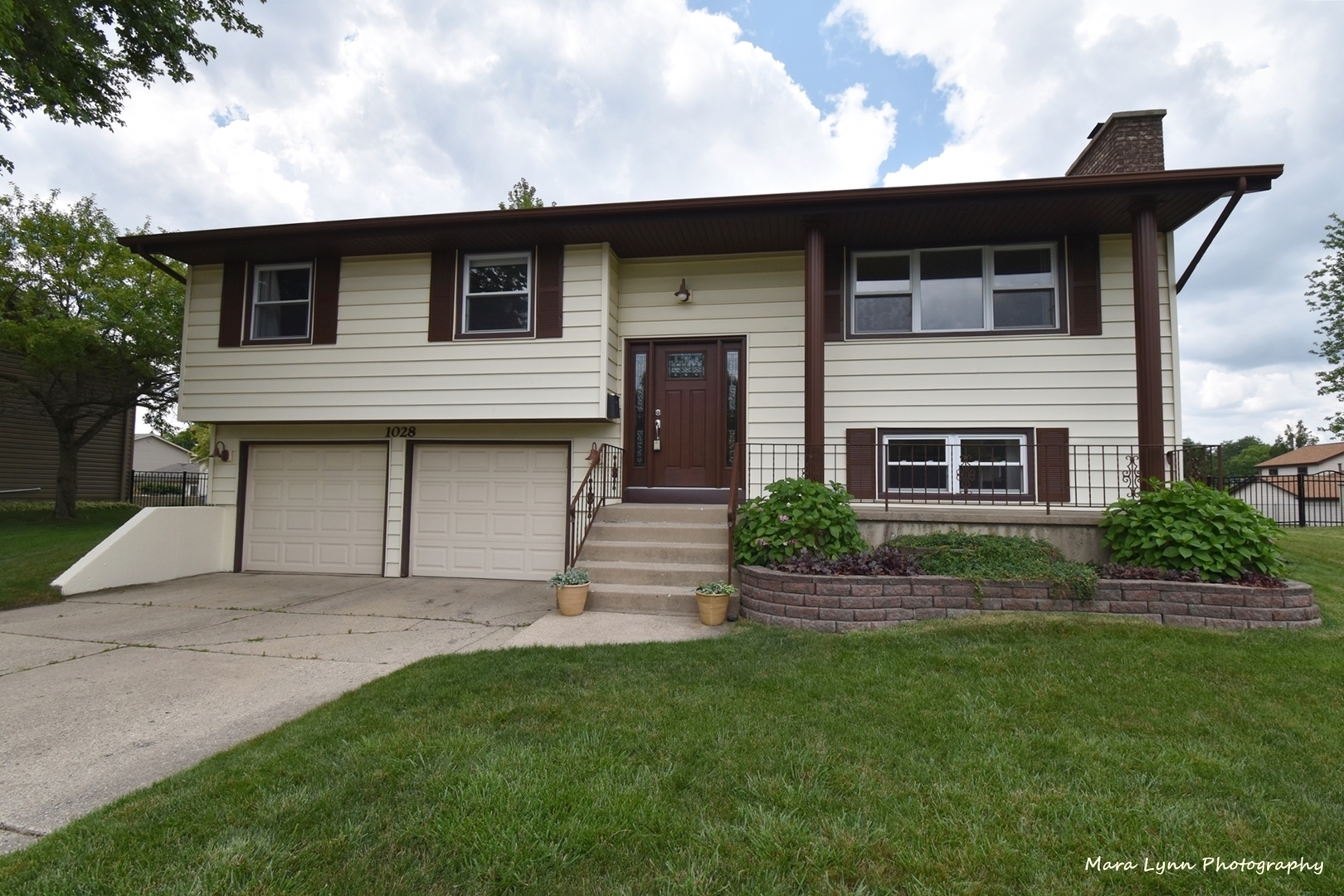 Property Photo:  1028 S Cedarcrest Drive  IL 60193 