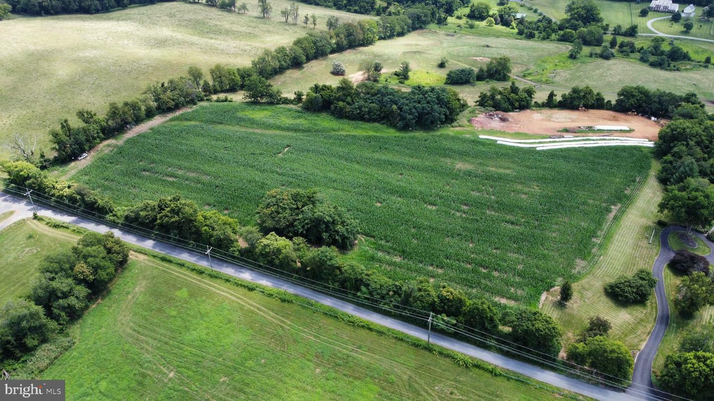 Property Photo:  18600 Canby Road  VA 20175 