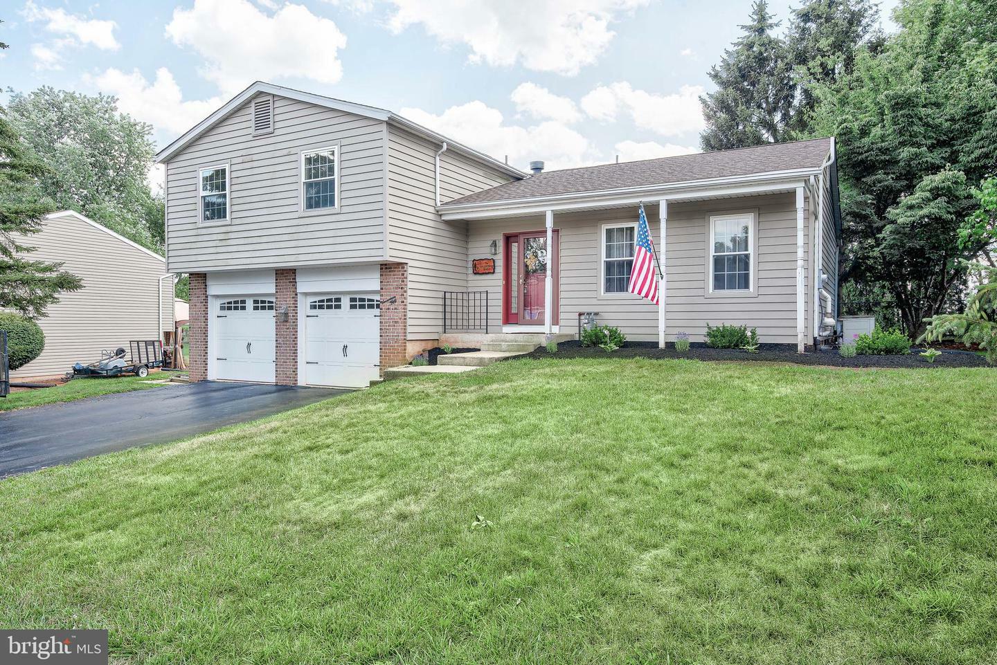 Property Photo: 1750 Rainbow Circle PA 17408