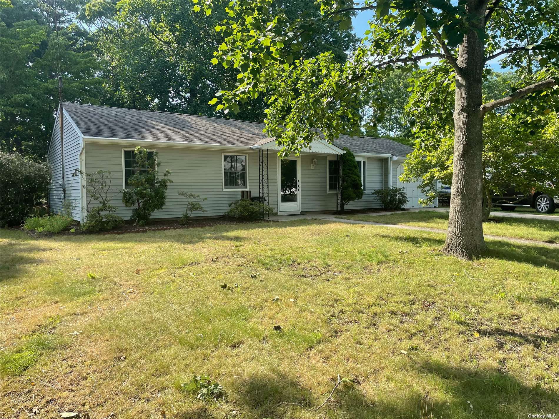 Property Photo:  370 Randall Road  NY 11961 