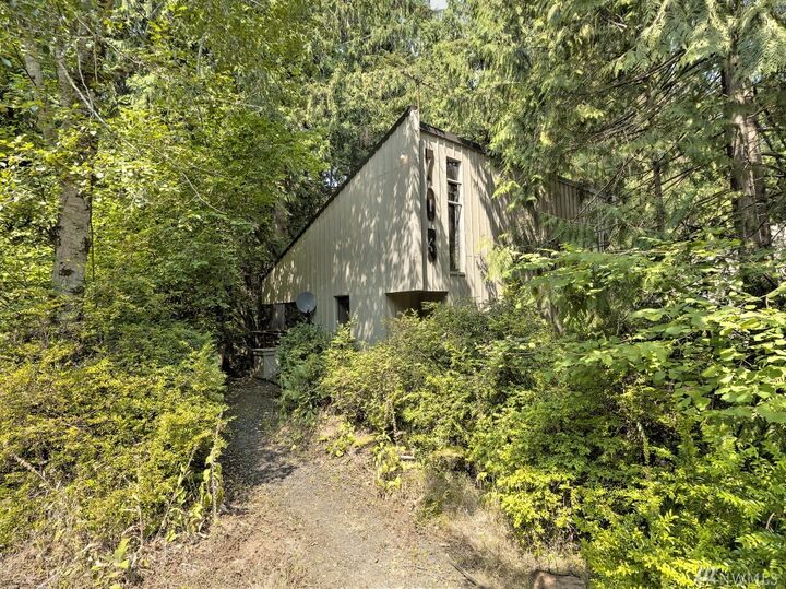 Property Photo:  703 E Pointes Dr W  WA 98584 