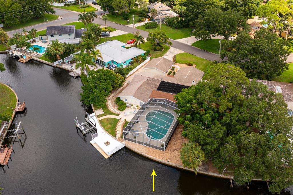 Property Photo: 5165 Dover Street NE FL 33703