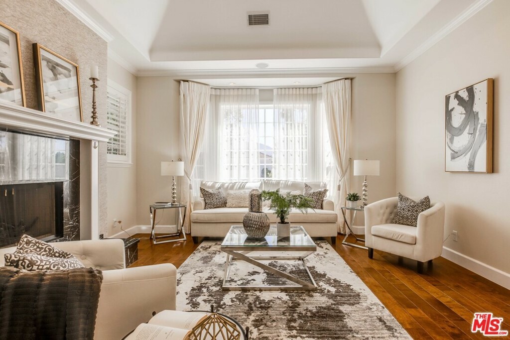 Property Photo: 4843 Grand Avenue CA 91011