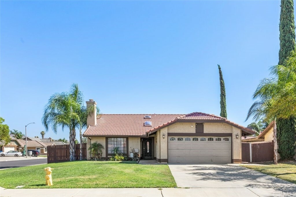 Property Photo:  25369 Valleywood Court  CA 92553 