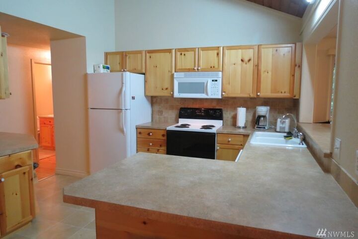 Property Photo: 156 E Barnacle Blvd WA 98584