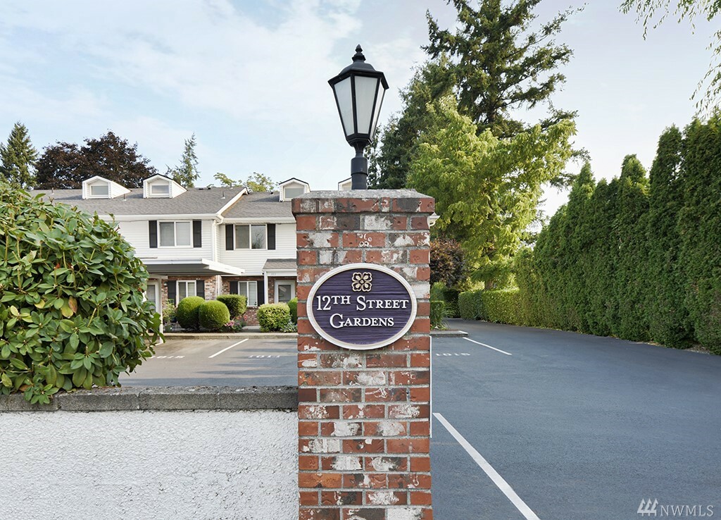 Property Photo: 957 12th St NE 945 WA 98002