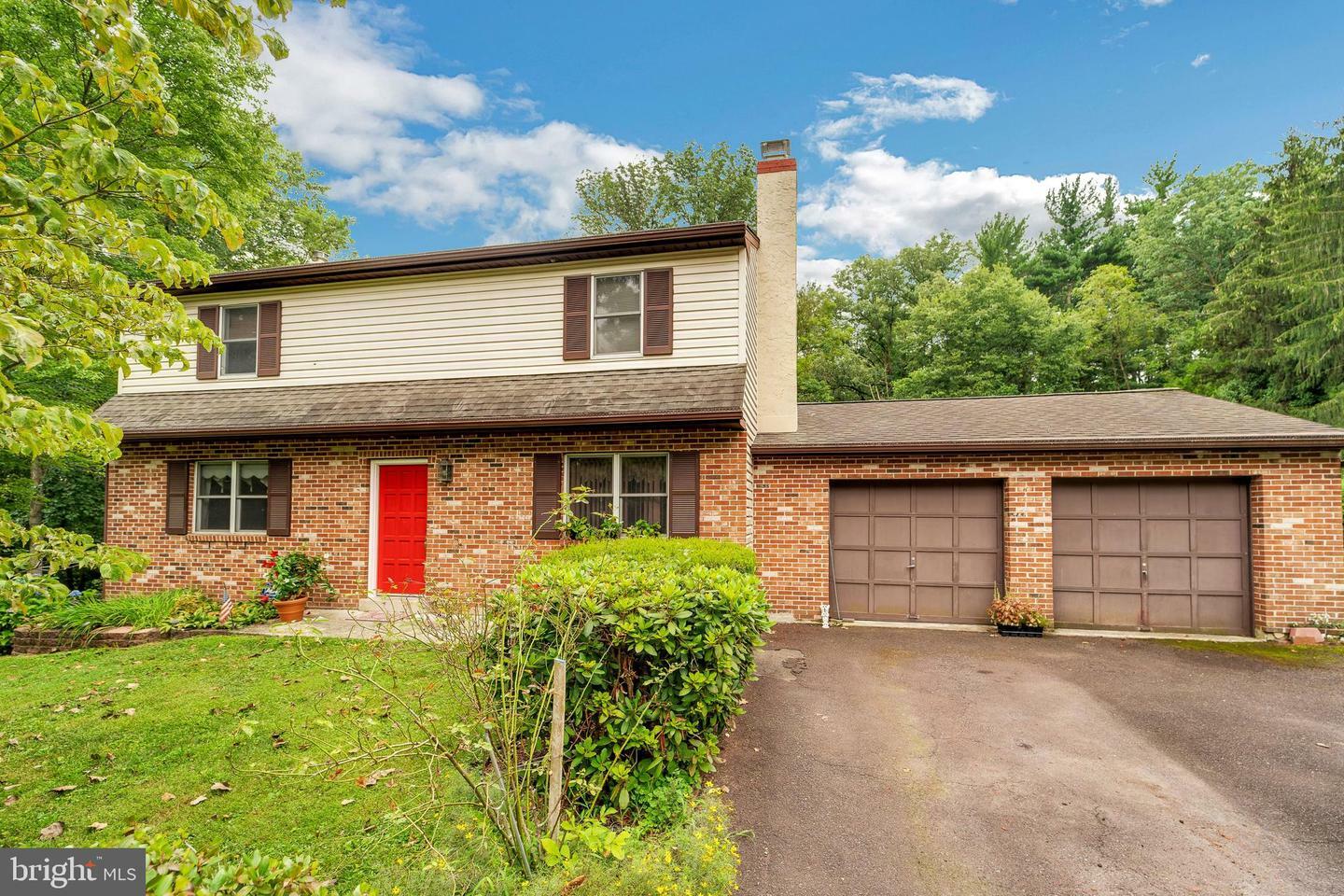 Property Photo:  118 Russell Circle  PA 19426 