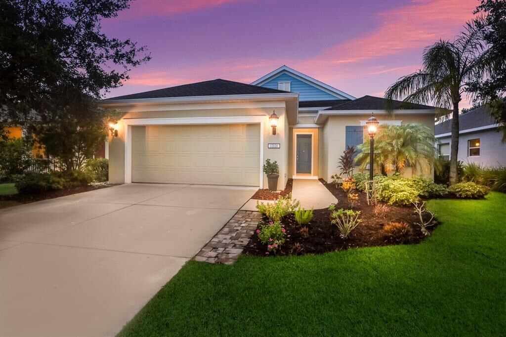 Property Photo:  12121 Forest Park Circle  FL 34211 