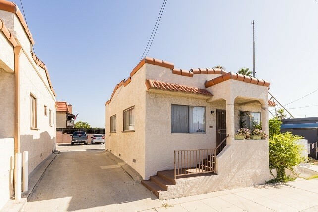 Property Photo: 428 W Oliver Street CA 90731
