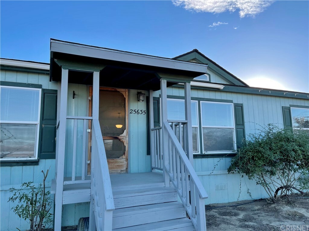 Property Photo:  25635 Kargat Street  CA 93536 