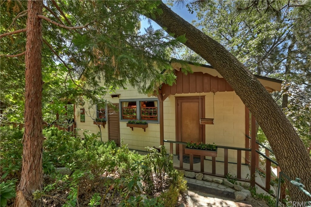 Property Photo: 20 Holly Drive CA 92382
