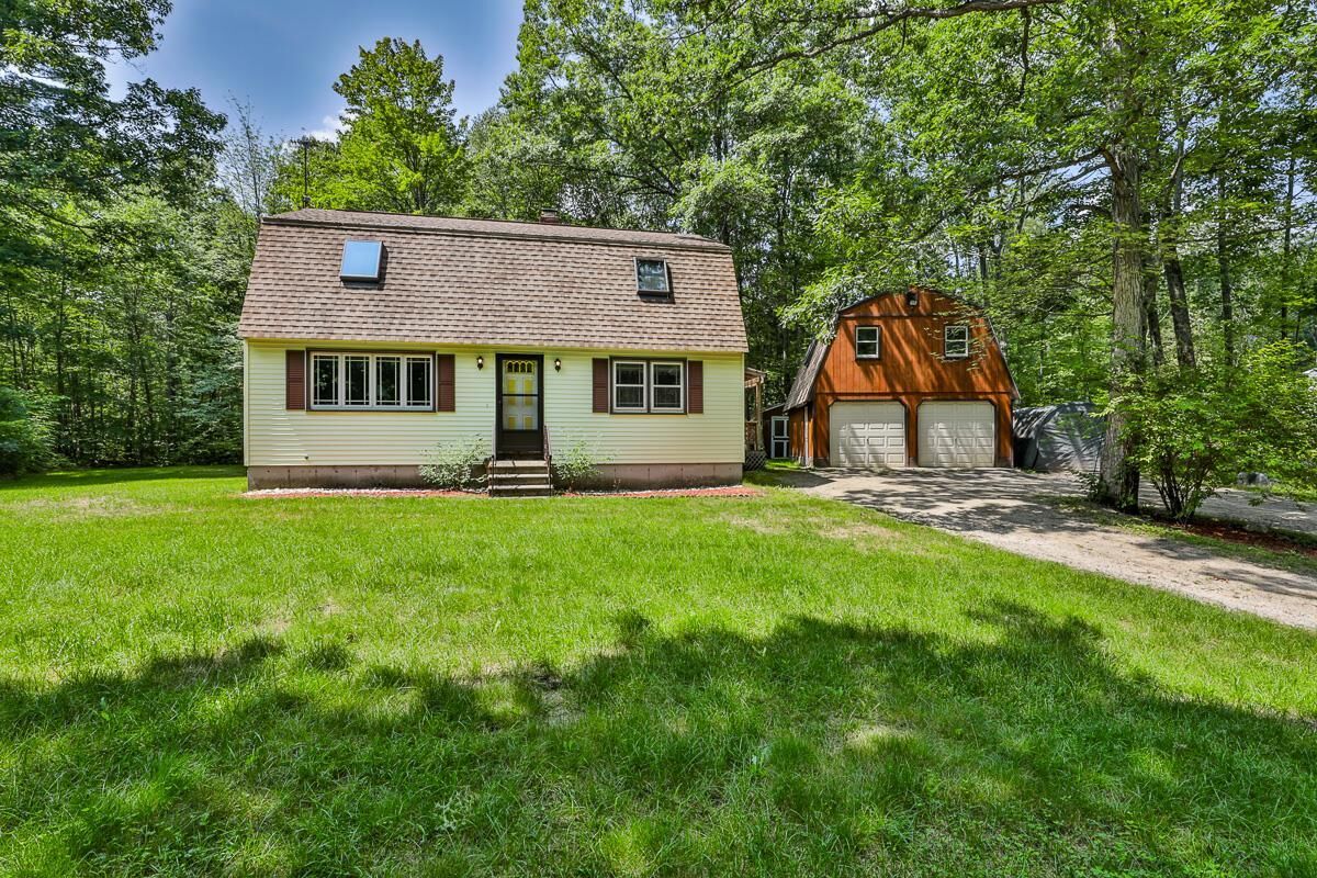 Property Photo:  37 Meadow Lane  NH 03032 