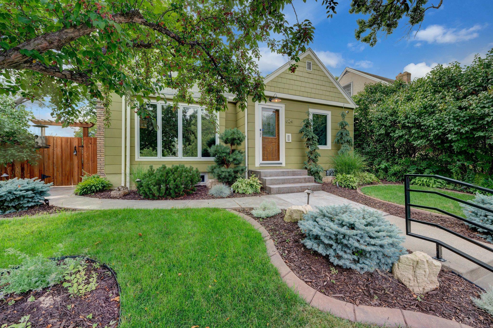 Property Photo: 624 Queen Avenue S MN 55405