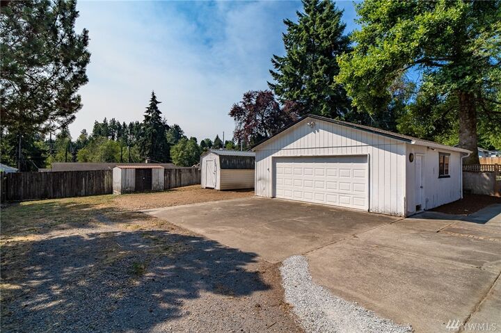 Property Photo:  2010 74th St SE  WA 98203 