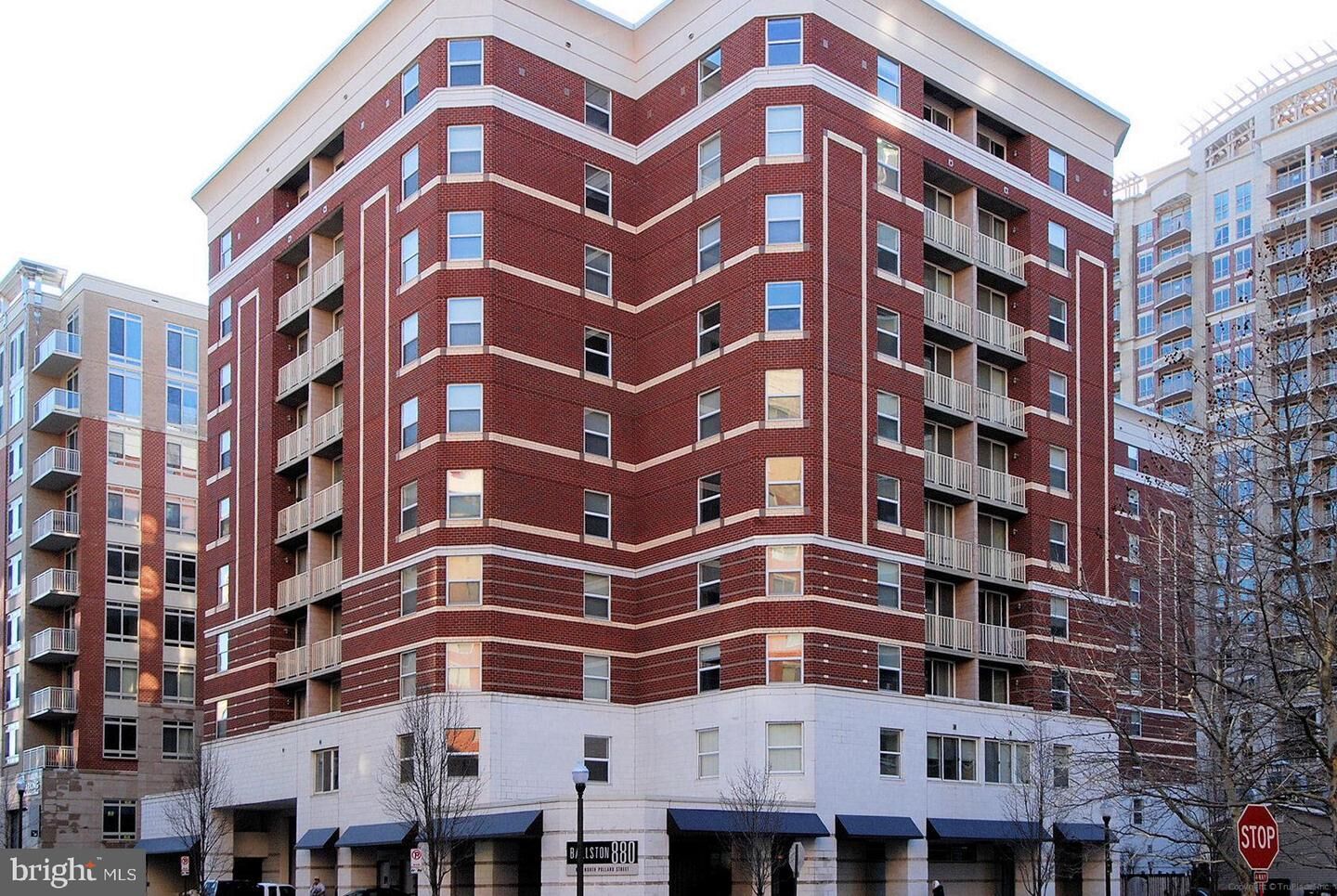 Property Photo: 880 N Pollard Street 803 VA 22203