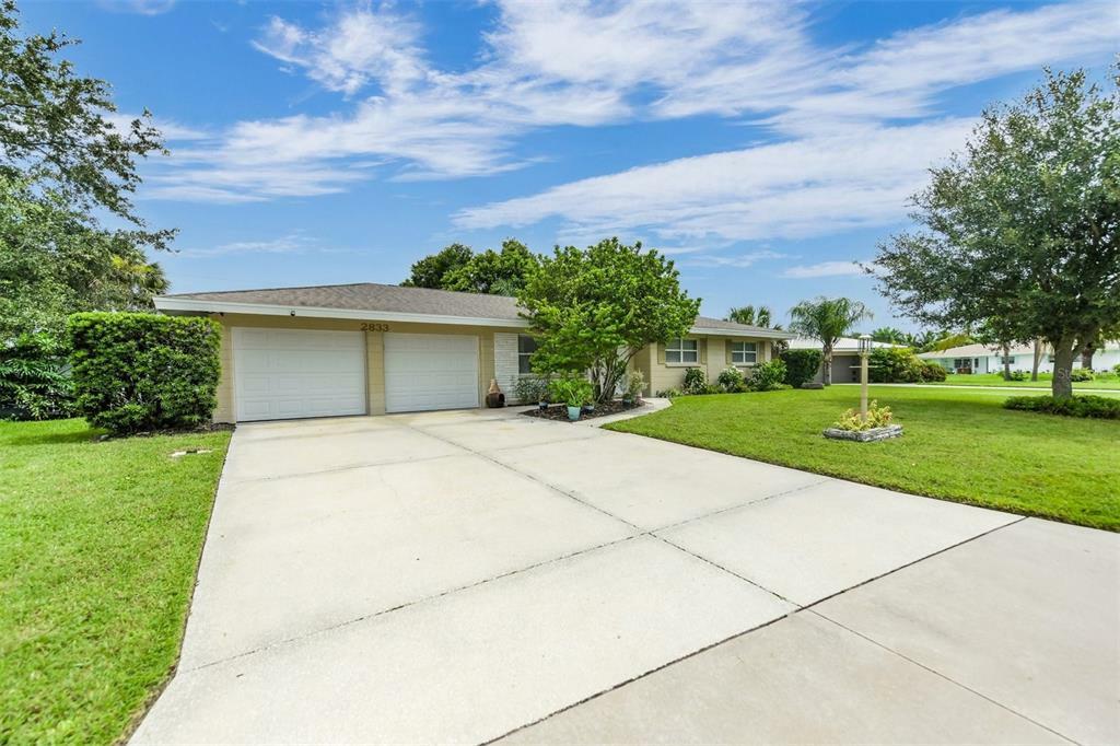 Property Photo:  2833 Sunnyside Street  FL 34239 