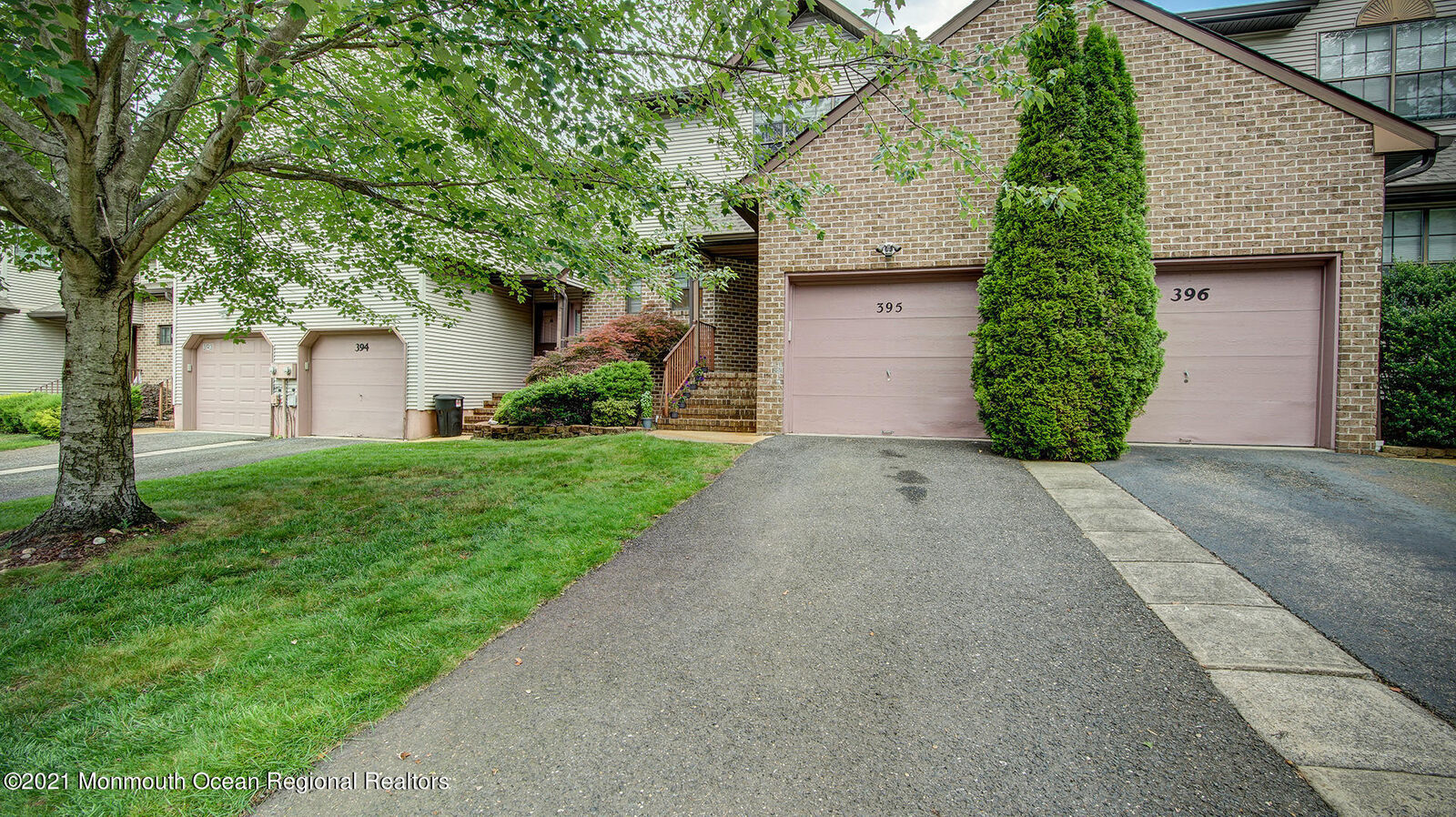 Property Photo:  395 Oak Knoll Drive  NJ 07726 