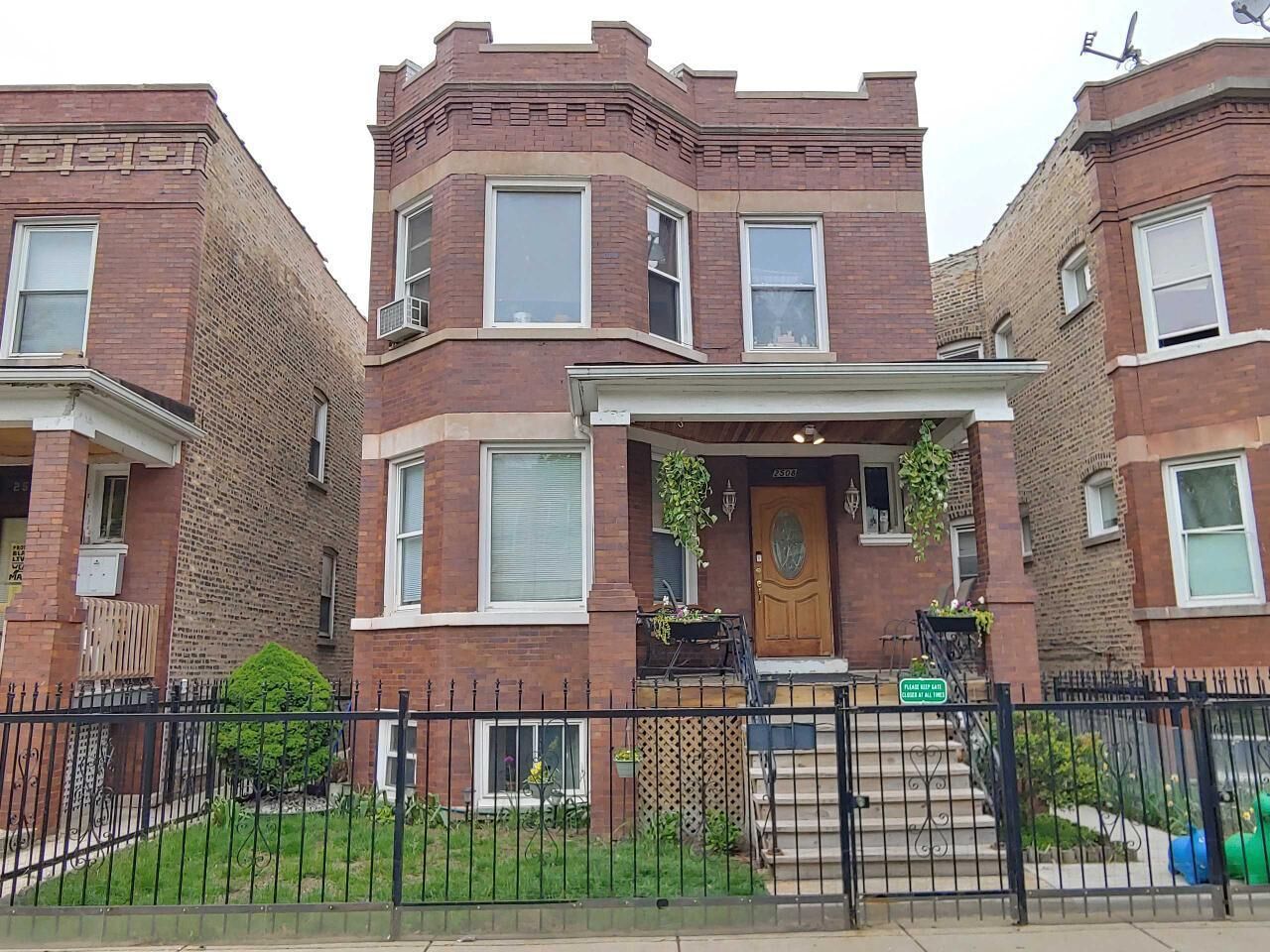 Property Photo: 2508 N Avers Avenue IL 60647