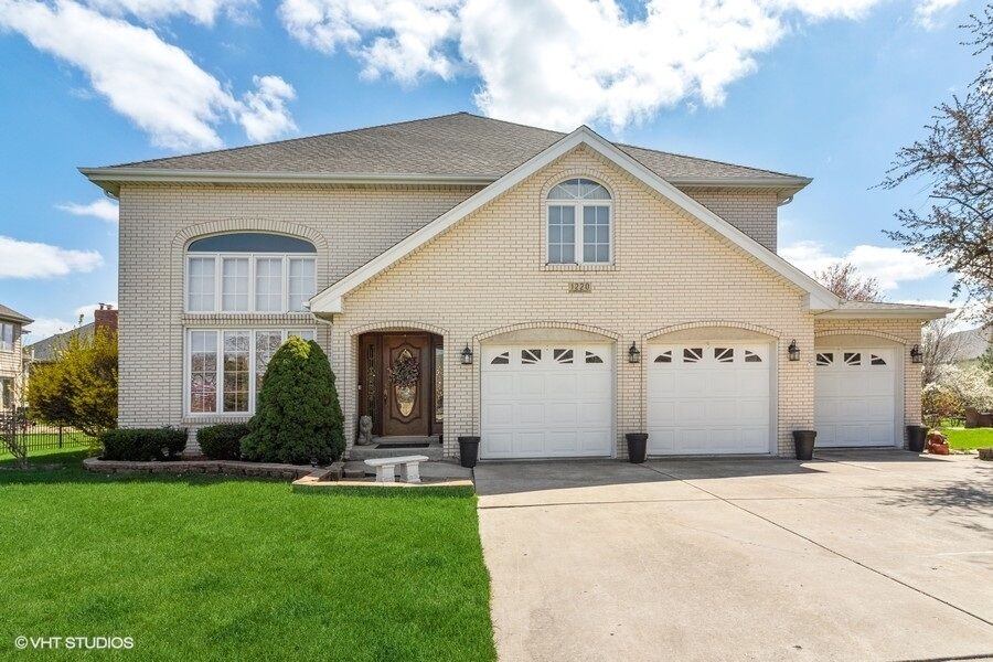 Property Photo:  1220 Saint Brendans Court  IL 60439 