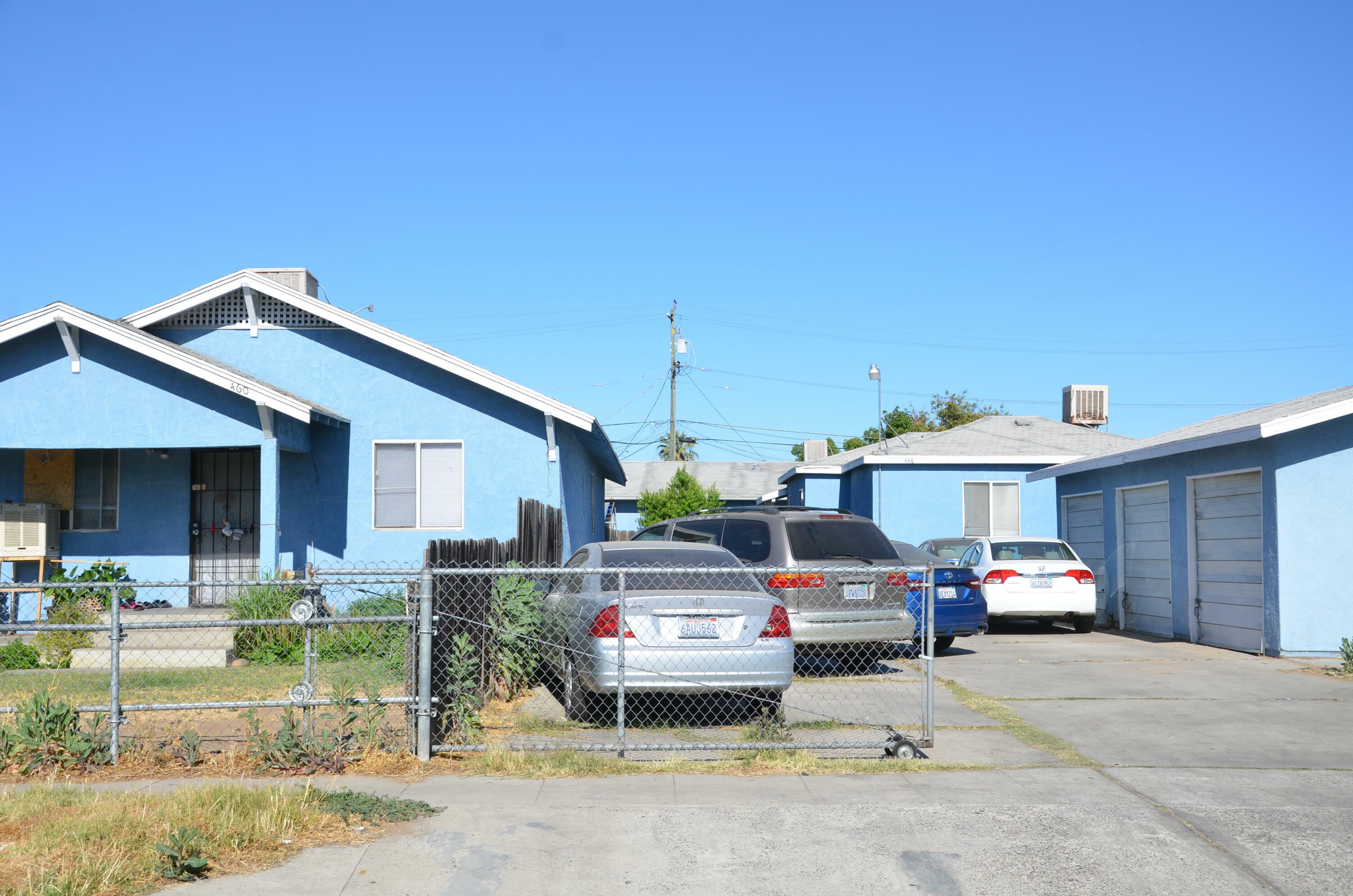 Property Photo:  460 S Dearing Avenue  CA 93702 