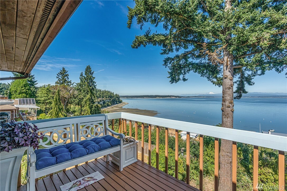 Property Photo:  1285 S Country Club Dr  WA 98282 