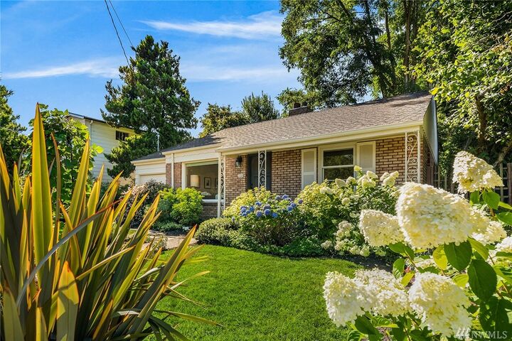 Property Photo:  3909 SW Southern St  WA 98136 