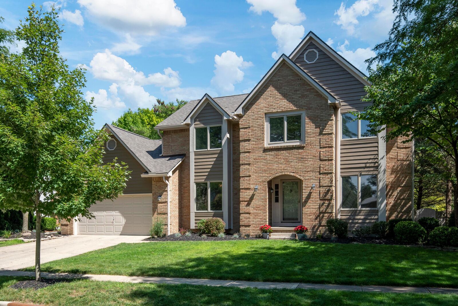 Property Photo:  7042 Shady Nelms Drive  OH 43017 