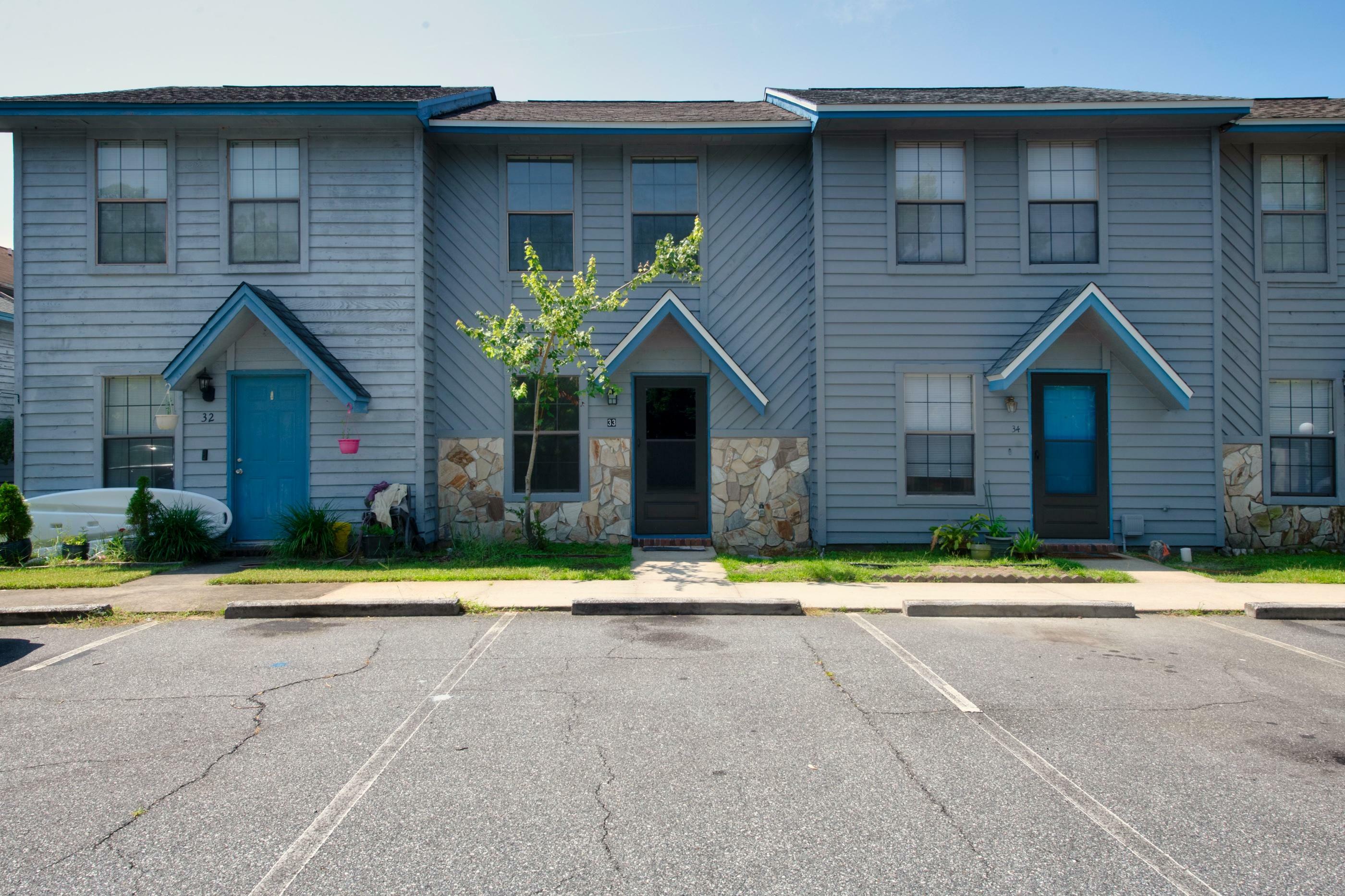 Property Photo:  1325 Greendale Avenue Unit 33  FL 32547 