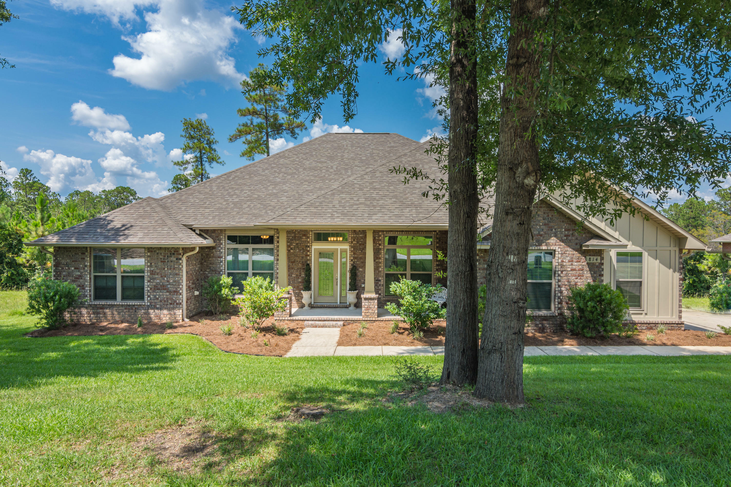 Property Photo: 814 Silver Tip Trail FL 32536