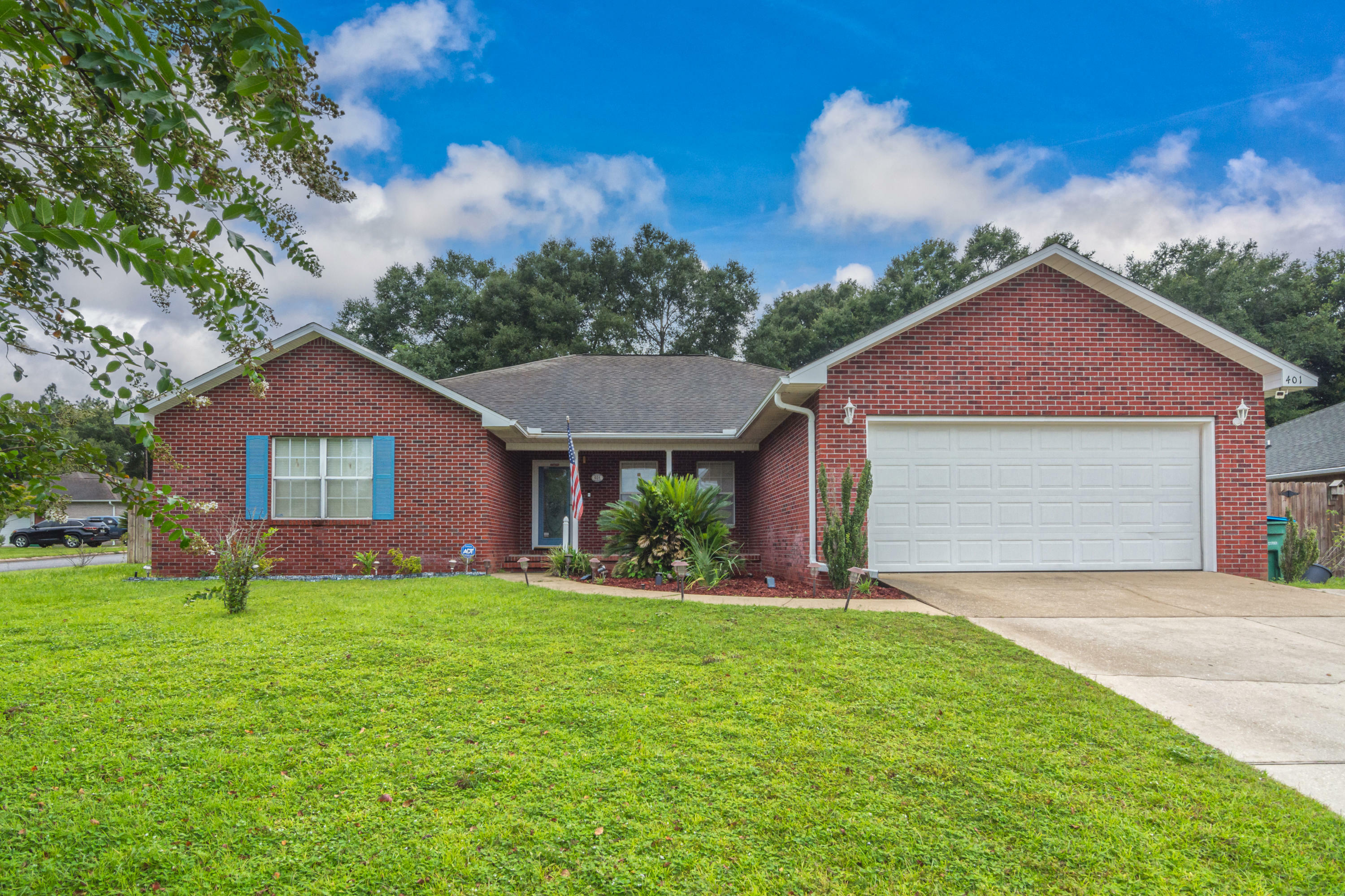 Property Photo: 401 Tobago Court FL 32536