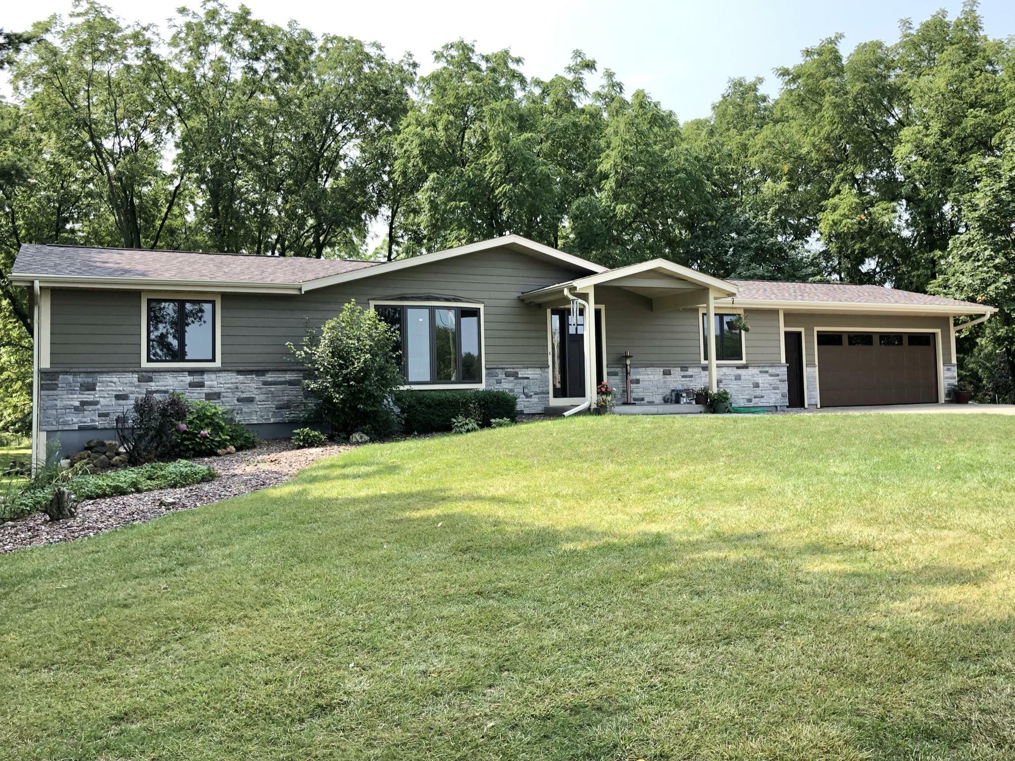 Property Photo:  6081 Hilldale Dr  WI 53027 