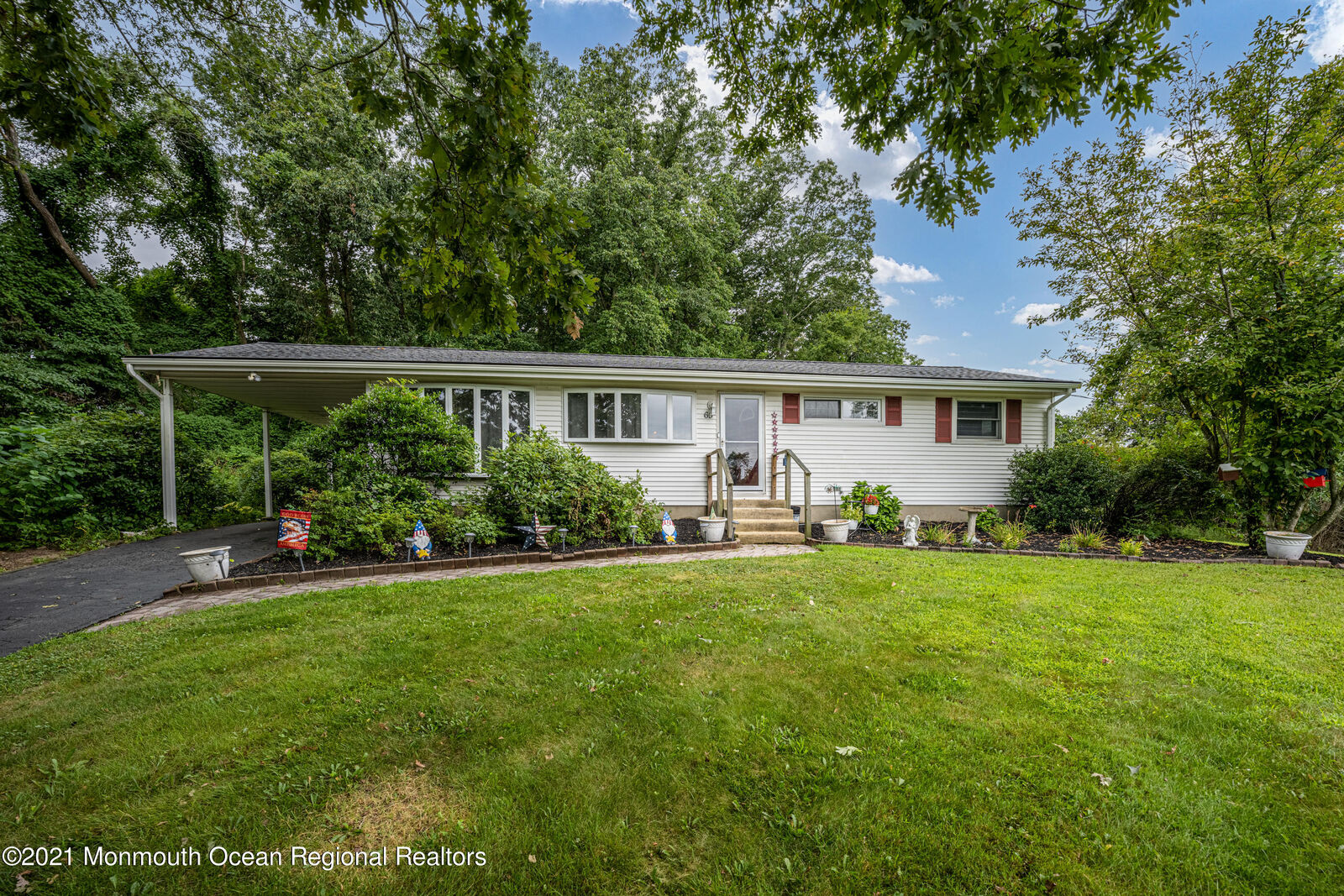 Property Photo:  65 Redwood Place  NJ 08527 
