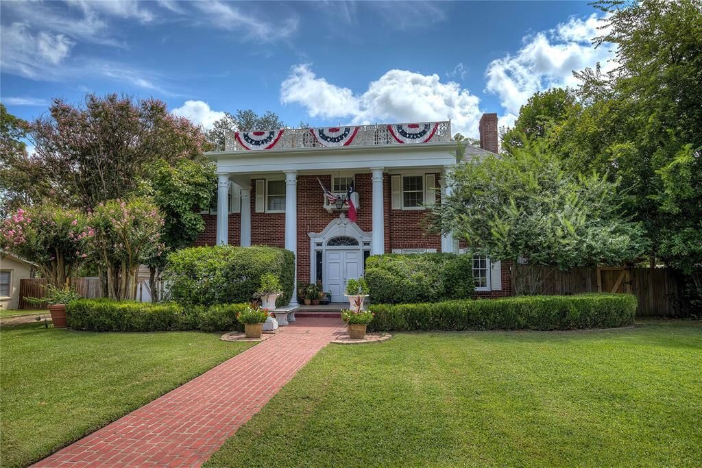 Property Photo:  504 Davis Street N  TX 75482 