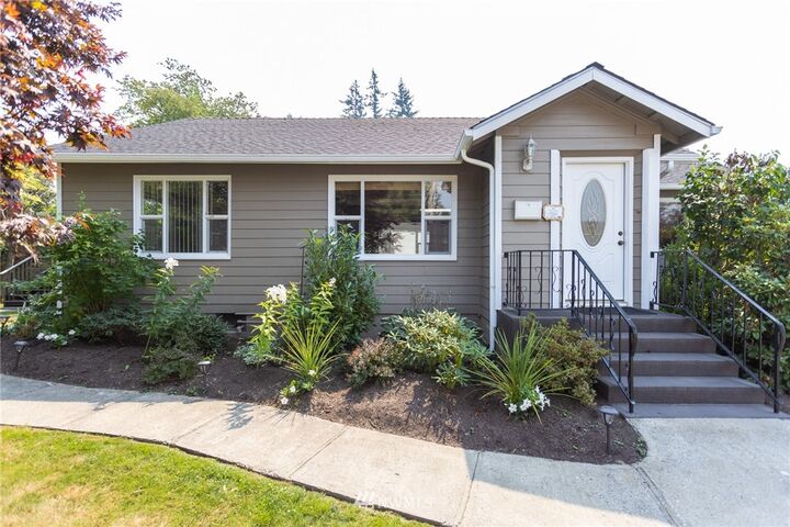 Property Photo: 603 Redwood Lane WA 98284