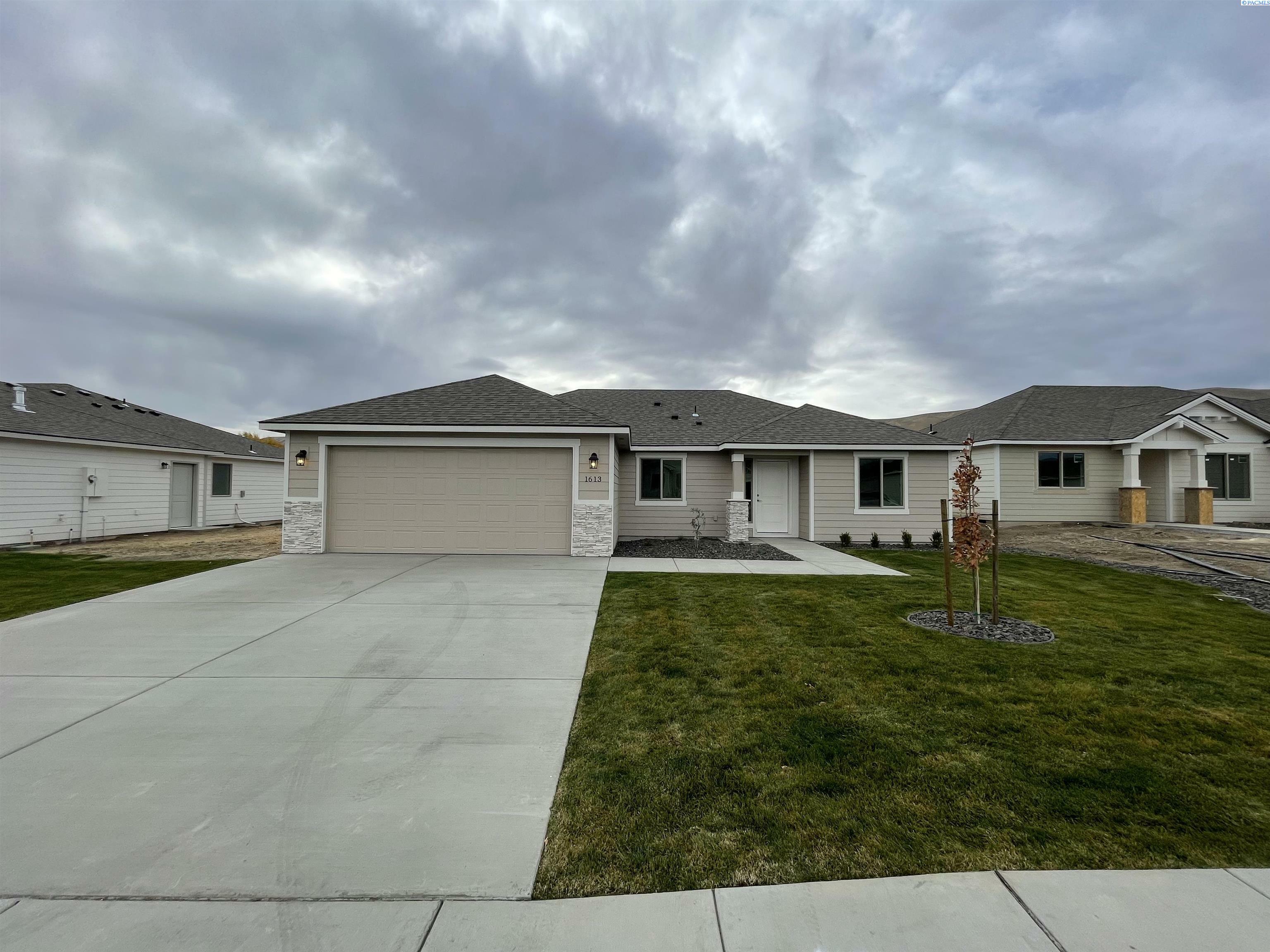 1613 Willow Way  Benton City WA 99320 photo